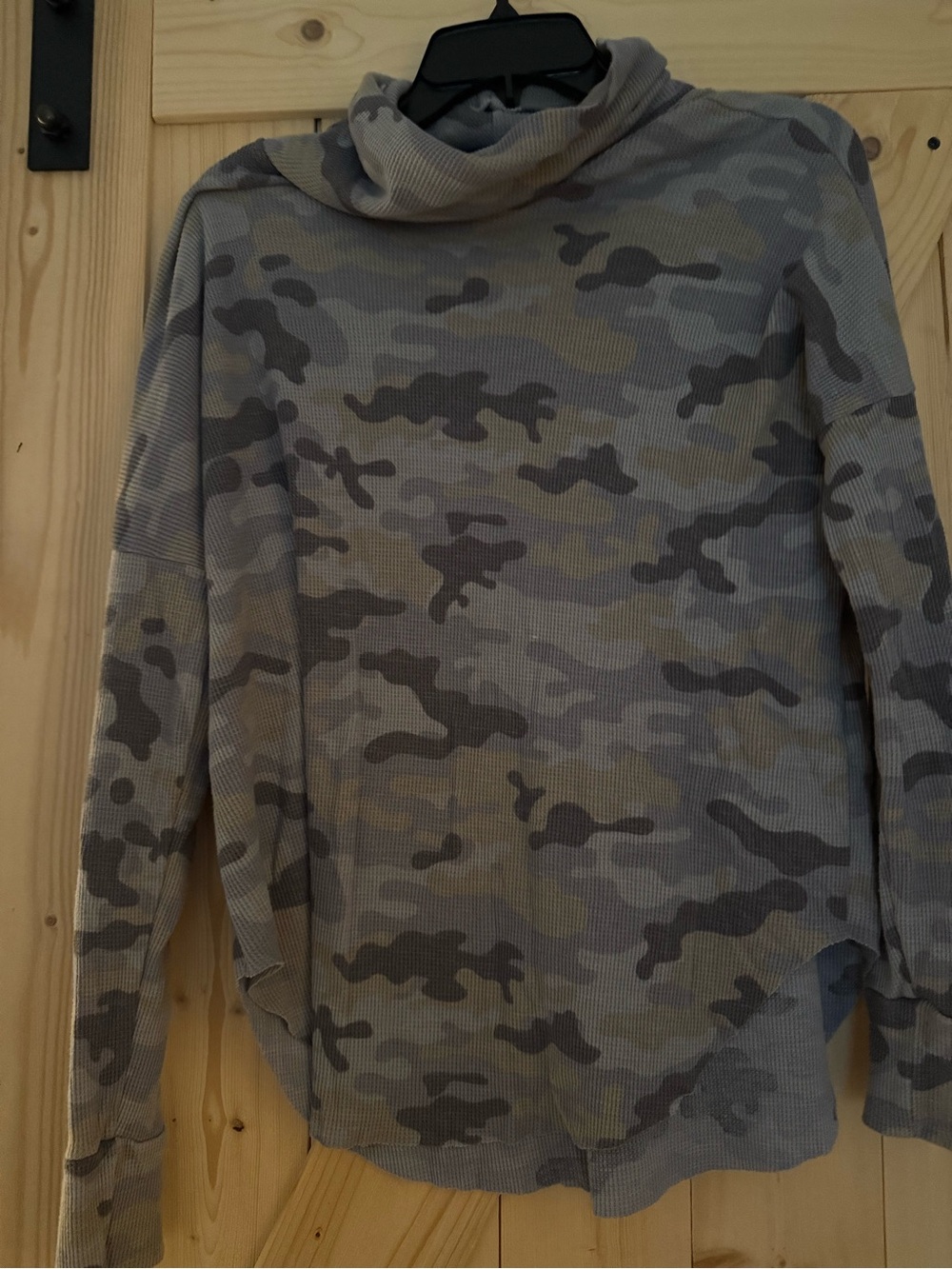 Michael stars Camo Long-Sleeve waffle Turtleneck Shirt